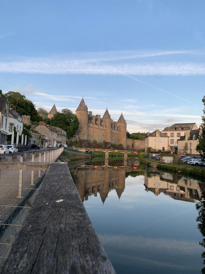 La Cour Des Ursulines Hotel Josselin Luaran gambar