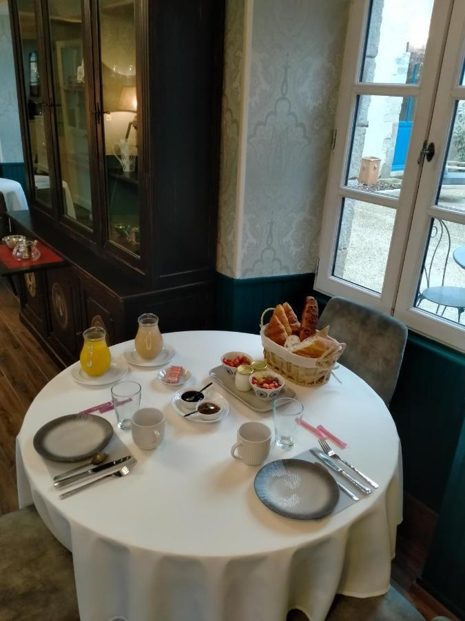 La Cour Des Ursulines Hotel Josselin Luaran gambar