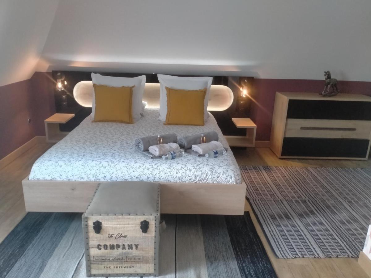 La Cour Des Ursulines Hotel Josselin Luaran gambar